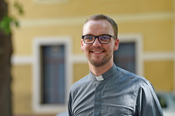 Kaj o pridigi, ki jo spiše umetna inteligenca, pravi dr. Gabriel Kavčič?